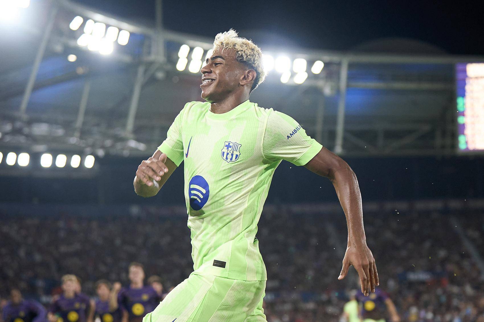 【西甲】拉什福德被换下之后，亚马尔和佩德里带领巴萨大逆转